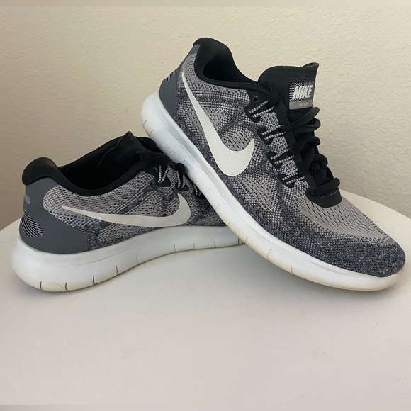 Women’s black & gray Nike Free Running Shoes size 6. - Picture 1 of 8